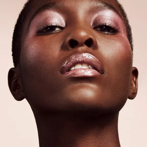 Fenty ‘Fu$$y’ Gloss Bomb Universal Lip Luminizer - Picture 4 of 12